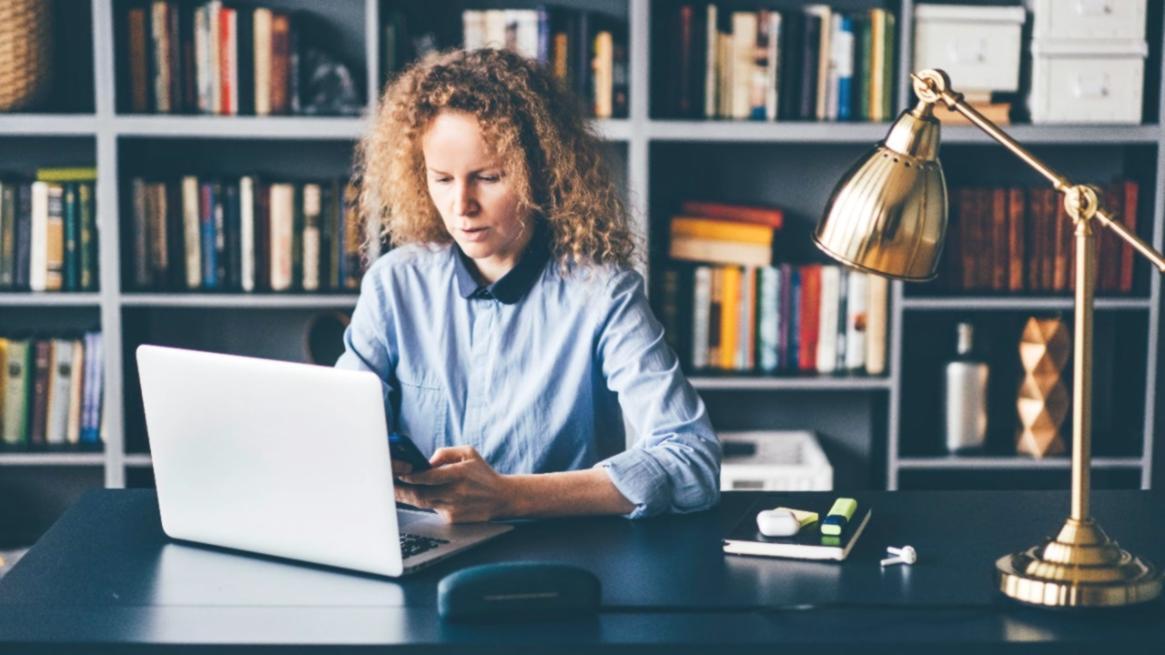 Процесс обучения французскому языку с фокусом на практические навыки для путешествий